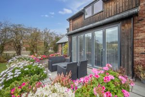 THE HAWTHORNS- click for photo gallery